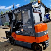 Wózek widłowy Toyota model 7FBMF3.0 udźwig 3 tony maszt triplex obrotowy
