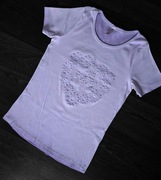 Liliowa bluzka prążkowana - delikatne ombre, wytłaczane kwiatki / uni S-XL