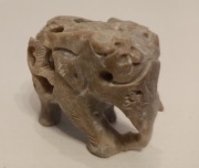 Kamienna figurka słonia 