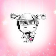 Prezent na Dzień Babci od wnuczki Charms w ozdobnym pudełku