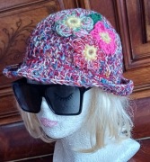 Szydelkowy kapelusik wiosenno-jesienny dla pań 
