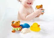 Zestaw zabawek do kąpieli firmy Hape - Miś Teddy i przyjaciele