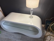 Używany stolik po telewizor- lakierowane drewno 