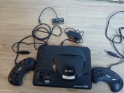 Sega Mega Drive zestaw z dwoma padami i grami