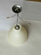 Nowoczesna lampa sufitowa z matowym kloszem