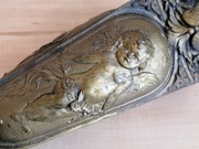 WAZON METAL MOSIĄDZOWANY AMOR PUTTO 23cm