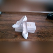 Białe buty lakierki ślubne