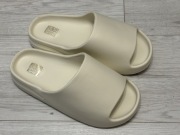 Klapki kremowy piankowe na platformie – lekkie i stylowe (Yeezy style)