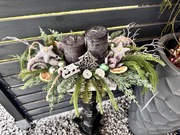 Rustykalna świąteczna kompozycja ze świecami