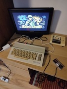 Commodore C64 cały zestaw z grami, pad, tapecart, zasilacz, stan bdb.