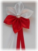 Kotylion narodowy przypinka -kwiat kanzashi biało czerwony z perełką.