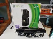 Konsola Xbox 360 250GB + Kinect + 2 Pady 