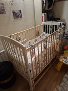 Łóżeczko drewniane z funkcją bujania