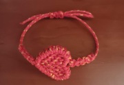3 serduszka bransoletka makrama