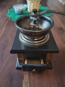 Stary młynek do kawy lub pieprzu 