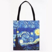 Płócienna torba na ramię z artystycznym motywem, duża i lekka.