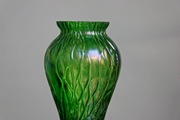 Wazon szklany, Wilhelm Kralik Sohne, szmaragd iryzowany. Secesja 1900r