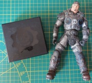 Gears of War Marcus Fenix figurka + piny