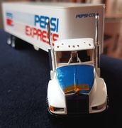 PEPSI, CIĘŻARÓWKA LATA 90-te, PODNOSZONA MASKA.