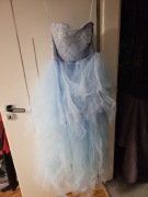 Błękitna sukienka na studniówkę 