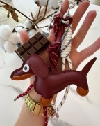 Brelok jamnik Dachshund Bordo sticky czekolada bordowy