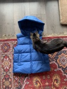 Marie Lund kamizelka bezrękawnik z kapturem pikowana niebieska