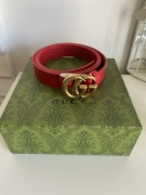 Elegancki Pasek GUCCI – Czerwień i Złoto (Double G)