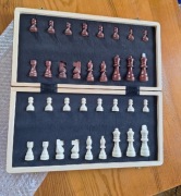 Szachy drewniane 40x40 z podkładką filcową ,tablica magnetyczna 