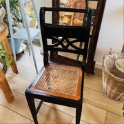 Krzesło antyk wykonane z twardego drewna prawdopodobnie dąb lub jesion