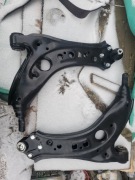 Wachacze przednie VW Polo Fox 