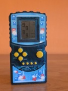 Gra przenośna konsola elektroniczna Brick Game z lat 2000