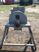 Śrutownik bijakowy do mielenia zbóż