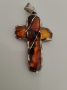 Krzyżyk srebro 925 i bursztyn 