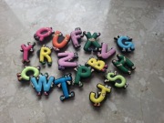 Jibbitz Charms Literki przypinki wpinki do chodaków typu Crocs. 