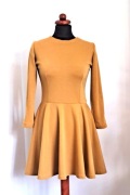 Musztardowa sukienka z długim rękawem i szerokim dołem vintage S 36