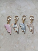 4 x Brelok, zawieszka z wiszącym kotem