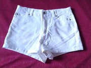 Szorty białe lub pomarańczowe