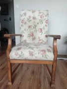 Fotel królewski w róże tapicerowany drewno retro 