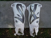 Ochraniacze łydek Umbro SX piłkarskie 