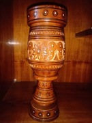 Wazon drewniany rzeźbiony, zdobiony