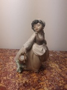 Hiszpańska figurka porcelana Nao Lladro "Dziewczyna niosąca wodę" 17 cm