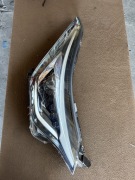 Lampa prawy przód Toyota c-hr full led 81110-F4280-00