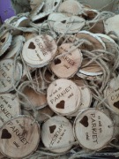 Zawieszki drewniane plaster krążek na wesele na butelkę alkohol 