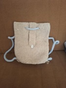 Plecak robiony na szydełku.