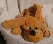 Wesoły pluszowy pies pluto - na prezent