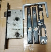 Stary zamek do drzwi kompletny PRL