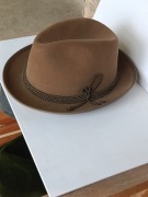 Kapelusz fedora welur kawa z mlekiem Hur-Gobelhoff z Hanoweru   rozmiar 59