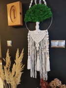 Dekoracyjne drzewko makramowe z chrobotkiem