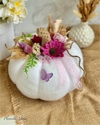 Materiałowa pluszowa dynia z kwiatami dekoracja na jesień