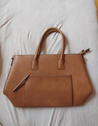 duża brązowa torebka z szerokim paskiem